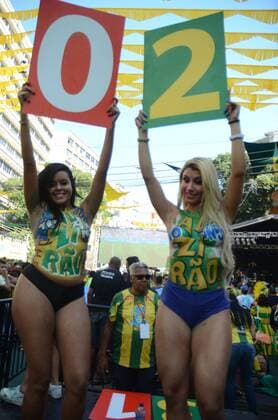 Twisted team move in RJ RIO DE JANEIRO, RJ - 02.07.2018: TWISTED TEAM MOVE IN RJ - Carioca fans celebrate the second goal of the Brazilian team in the game against Mexico, this Monday (02) at Alzirão in Tijuca in the northern part of the city of Rio de Janeiro, RJ. (Photo: Luiz Gomes Fotoarena) x1560952x  LuizxGomes