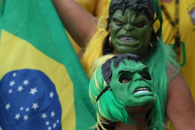 Brazil s national soccer team fans cheer on their team as they watch a live broadcast of the FIFA World Cup WM Weltmeisterschaft Fussball Russia 2018 round of 16 match between Brazil and Mexico at the Pier Maua, in Rio de Janeiro, Brazil, 02 July 2018. Brazil s fans in Rio de Janeiro !ACHTUNG: NUR REDAKTIONELLE NUTZUNG!  Copyright: xMarceloxSayaox RIO03 20180702-636661532620608689