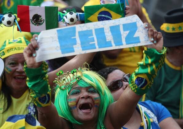 Brazil s national soccer team fans cheer on their team as they watch a live broadcast of the FIFA World Cup WM Weltmeisterschaft Fussball Russia 2018 round of 16 match between Brazil and Mexico at the Pier Maua, in Rio de Janeiro, Brazil, 02 July 2018. Brazil s fans in Rio de Janeiro !ACHTUNG: NUR REDAKTIONELLE NUTZUNG!  Copyright: xMarceloxSayaox RIO09 20180702-636661535145318986