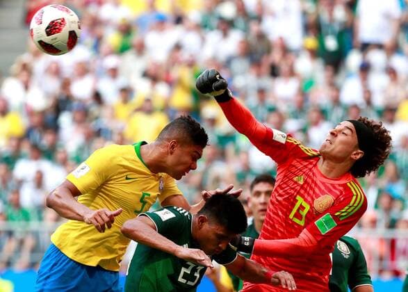 Mexican goalkeeper Ochoa (R) stops the ball during the FIFA World Cup WM Weltmeisterschaft Fussball 2018 round of 16 soccer match between Brazil and Mexico, at Samara Arena in Samara, Russia, 2 July 2018. BRAZIL VS. MEXICO !ACHTUNG: NUR REDAKTIONELLE NUTZUNG!  Copyright: xJosexMendezx FWC53-122 20180702-636661458860836184