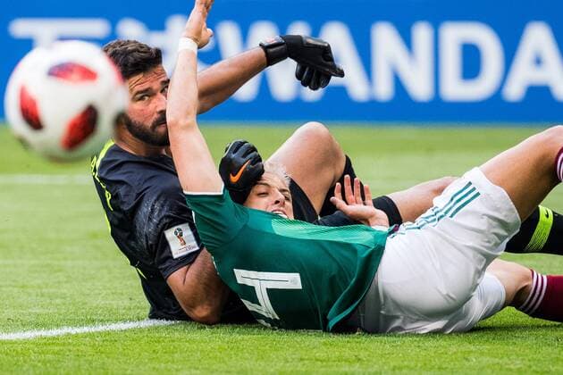 180702 Javier Hernandez of Mexico and goalkeeper Alisson of Brazil during the FIFA World Cup round of 16 match between Brazil and Mexico on July 2, 2018 in Samara Photo Petter Arvidson BILDBYRAN Code PA AI180702 53f  Copyright: PETTERxARVIDSON BB180702PA244