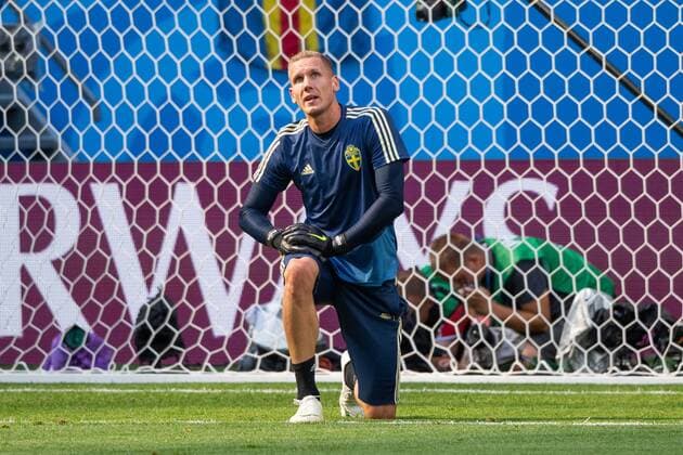 180703 Goalkeeper Robin Olsen of Sweden during warm up prior to the FIFA World Cup WM Weltmeisterschaft Fussball round of 16 match between Sweden and Switzerland on July 3, 2018 in St Petersburg. Photo: Joel Marklund BILDBYRAN kod JM 87748 *** 180703 Goalkeeper Robin Olsen of Sweden during warm up prior to the FIFA World Cup round of 16 match between Sweden and Switzerland on July 3, 2018 in St. Petersburg Photo Joel Marklund BILDBYRAN Code JM 87748  Copyright: JOELxMARKLUND BB180703JM011