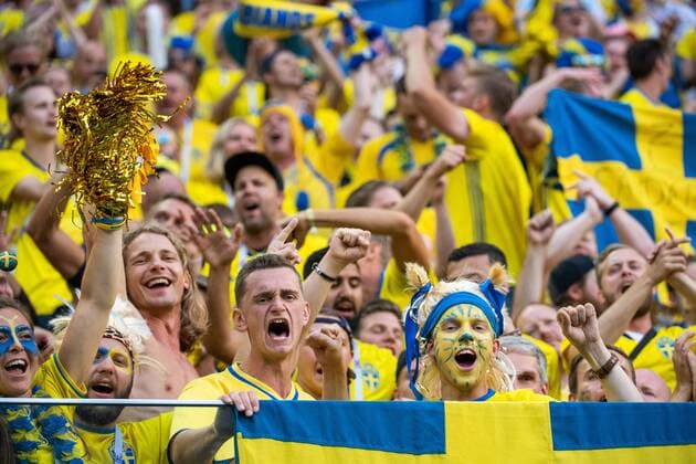 180703 Fans of Sweden celebrate after their team winning the FIFA World Cup WM Weltmeisterschaft Fussball round of 16 match between Sweden and Switzerland on July 3, 2018 in St Petersburg. Photo: Joel Marklund BILDBYRAN kod JM 87748 *** 180703 Fans of Sweden celebrate after their team winning the FIFA World Cup round of 16 match between Sweden and Switzerland on July 3, 2018 in St Petersburg Photo Joel Marklund BILDBYRAN Code JM 87748  Copyright: JOELxMARKLUND BB180703JM063