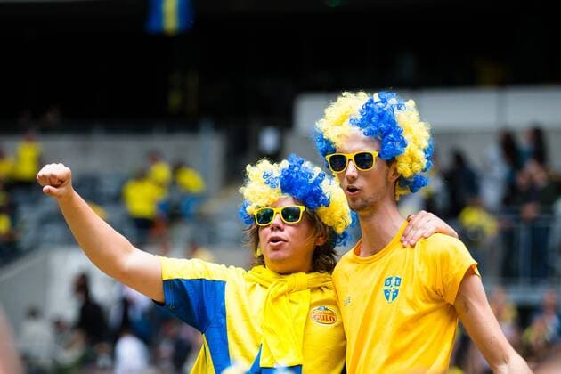 180703 Supportar pa Tele2 Arena ser pa storbildsskärm under attondelsfinalen i fotbolls-VM mellan Sverige och Schweiz den 3 juli 2018 i Stockholm. *** 180703 Supporters at Tele2 Arena see a big screen screen during the final round of the World Cup between Sweden and Switzerland on July 3, 2018 in Stockholm  Copyright: ANDREASxSANDSTRÖM BB180703ZR001
