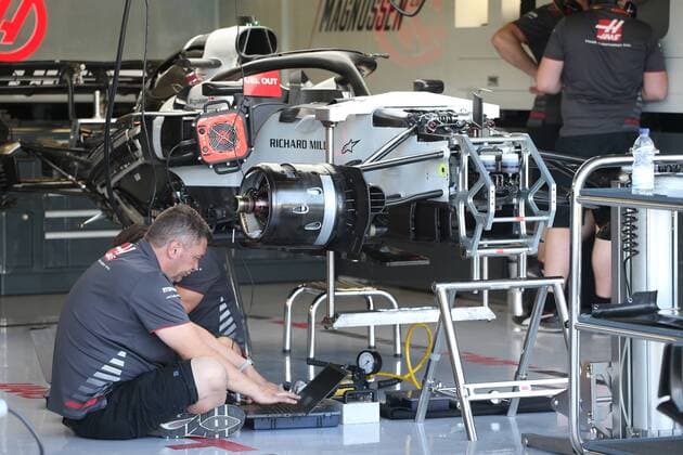 Photo4 LaPresse 05 07 2018 Silverstone, England Grand Prix Formula One England 2018 In the pic: Mechanics work on Haas F1 Team VF-18  Copyright: xPhoto4 LaPressex