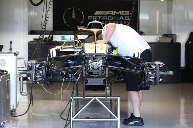 Photo4 LaPresse 05 07 2018 Silverstone, England Grand Prix Formula One England 2018 In the pic: Mechanics work on Mercedes AMG F1 W09  Copyright: xPhoto4 LaPressex