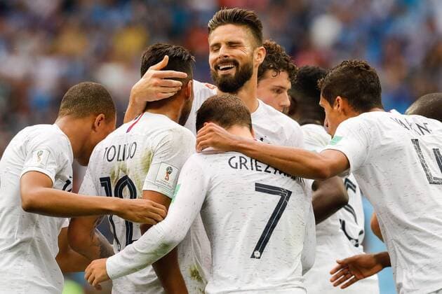 Sport-Bilder des Tages WM 2018, Uruguay - Frankreich NIZHNY NOVGOROD, RUSSIA - JULY 6, 2018: France s players celebrate scoring in the 2018 FIFA World Cup WM Weltmeisterschaft Fussball Quarterfinal football match against Uruguay at Nizhny Novgorod Stadium. Mikhail Japaridze TASS  TS0883F1