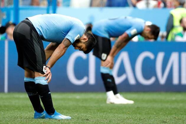 Sport Themen der Woche KW27 Sport-Bilder des Tages WM 2018, Uruguay - Frankreich Uruguayan forward Luis Suarez (L) at the end of the FIFA World Cup WM Weltmeisterschaft Fussball 2018 quarter-finals soccer match between Uruguay and France, at Nizhni Novgorod Stadium in Nizhni Novgorod, Russia, 6 July 2018. URUGUAY VS. FRANCE !ACHTUNG: NUR REDAKTIONELLE NUTZUNG!  Copyright: xJuanxHerrerox FWC57-258 20180706-636664974730673831