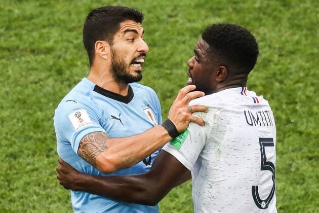 Sport-Bilder des Tages WM 2018, Uruguay - Frankreich NIZHNY NOVGOROD, RUSSIA - JULY 6, 2018: Uruguay s Luis Suarez (L) and France s Samuel Umtiti in their 2018 FIFA World Cup WM Weltmeisterschaft Fussball Quarterfinal football match at Nizhny Novgorod Stadium. Stanislav Krasilnikov TASS  TS08840B