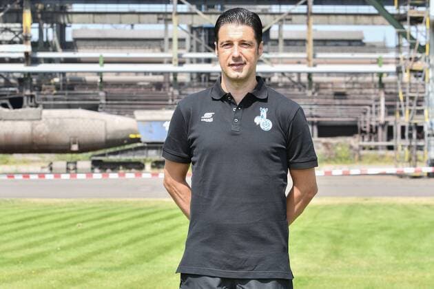 GER official photo shoot Portrait Portraettermin MSV Duisburg Head Coach Ilia Gruev MSV Duisburg 2 BL Portrait Date 2018 2019 landscape landscape nph Mauelshagen nph00321