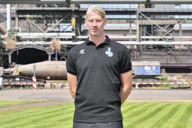 GER official photo visit Portrait Portraettermin MSV Duisburg Goalkeeper Coach Sven Beuckert MSV Duisburg 2 BL Portrait date 2018 2019 landscape portrait nph Mauelshagen nph00321