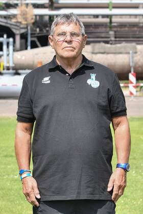GER official photo shoot Portrait date Portraettermin MSV Duisburg Kit manager Manni Piwonski MSV Duisburg 2 BL Portrait date 2018 2019 portrait format nph Mauelshagen nph00321