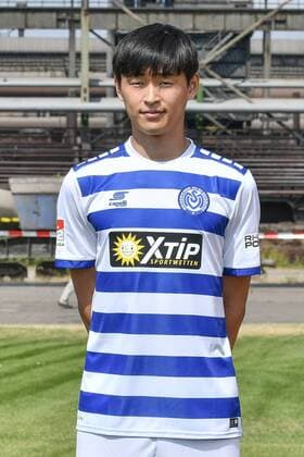GER official photo date Portraettermin MSV Duisburg player Young Jae Seo MSV Duisburg 2 BL Portrait date 2018 2019 portrait nph Mauelshagen nph00321