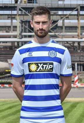 GER official photo shoot Portrait Date Portraettermin MSV Duisburg Player Dustin Bomheuer MSV Duisburg 2 BL Portraetter 2018 2019 hoch Portrait nph Mauelshagen nph00321