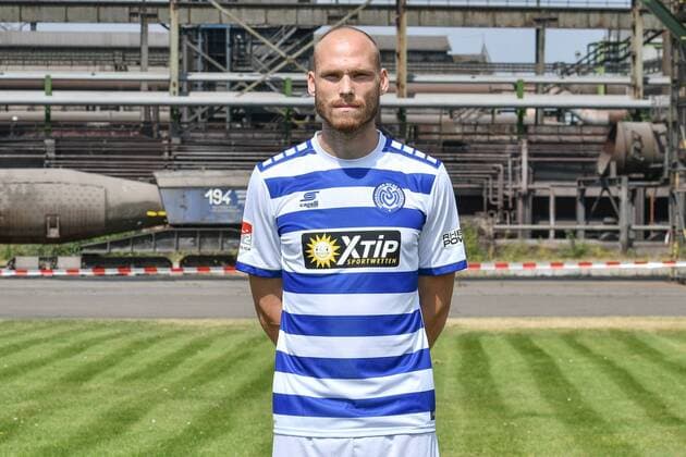 GER official photo shoot Portrait Portraettermin MSV Duisburg player Gerrit Nauber MSV Duisburg 2 BL portrait date 2018 2019 landscape horizontal format nph Mauelshagen nph00321