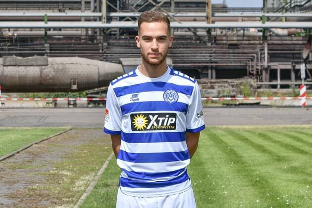 GER official photo shoot Portrait Portraettermin MSV Duisburg player Ahmet Engin MSV Duisburg 2 BL portrait date 2018 2019 landscape portrait nph Mauelshagen nph00321