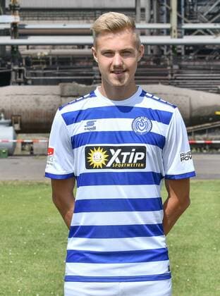 GER official photo shoot Portrait Portraettermin MSV Duisburg player Lukas Daschner MSV Duisburg 2 BL portrait date 2018 2019 portrait format nph Mauelshagen nph00321