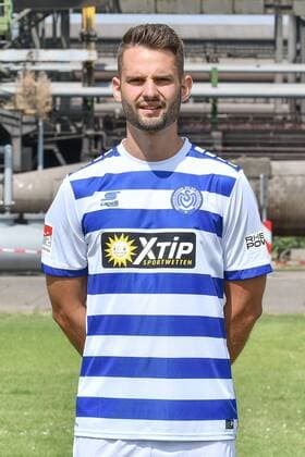 GER official photo date portrayal date MSV Duisburg player Tim Albutat MSV Duisburg 2 BL portrait date 2018 2019 high portrait format nph Mauelshagen nph00321