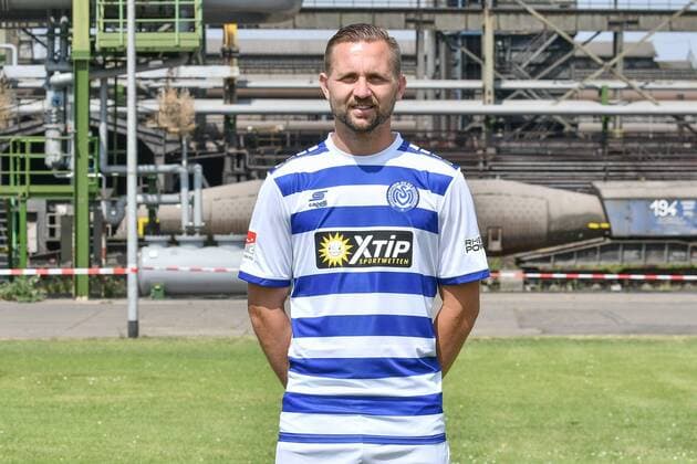 GER official photo shoot Portrait Date Portraettermin MSV Duisburg Player John Verhoek MSV Duisburg 2 BL Portrait date 2018 2019 landscape horizontal nph Mauelshagen nph00321