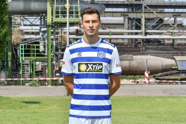 GER official photo shoot Portrait Portraettermin MSV Duisburg player Lukas Fröde Froede MSV Duisburg 2 BL portrait date 2018 2019 landscape horizontal format nph Mauelshagen nph00321