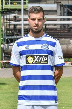GER official photo shoot Portrait Date Portraettermin MSV Duisburg Player Kevin Wolze MSV Duisburg 2 BL Portrait date 2018 2019 portrait format nph Mauelshagen nph00321