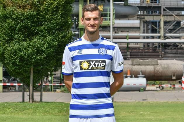 GER official photo visit Portrait Portraettermin MSV Duisburg player Thomas Blomeyer MSV Duisburg 2 BL portrait date 2018 2019 landscape horizontal format nph Mauelshagen nph00321