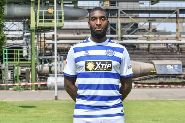 GER official photo shoot Portrait Date Portraettermin MSV Duisburg Player Richard Sukuta Pasu MSV Duisburg 2 BL Portrait date 2018 2019 landscape horizontal nph Mauelshagen nph00321