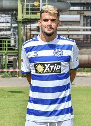 GER official photo shoot Portrait Portraettermin MSV Duisburg player Cauly Oliveira Souza MSV Duisburg 2 BL portrait date 2018 2019 high portrait nph Mauelshagen nph00321