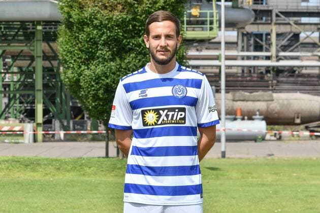 GER official photo shoot Portrait Portraettermin MSV Duisburg player Christian Gartner MSV Duisburg 2 BL portrait date 2018 2019 landscape horizontal format nph Mauelshagen nph00321