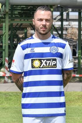 GER official photo date portrayal date MSV Duisburg player Yanni Regäsel Regaesel MSV Duisburg 2 BL portrait date 2018 2019 high portrait format nph Mauelshagen nph00321