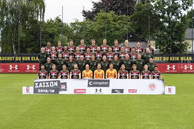Team FC St Pauli back row from left Sami Allagui Daniel Buballa Luca Milan Zander Philipp Ziereis Johannes Flum Florian Carstens Brian Koglin Clemens Schoppenhauer Yi Young Park Jeremy Dudziak 3 Series vl Attending Team Siegmar Krahl Jakob Muenzner Christopher Avevor Bernd Nehrig Ryo Miyaichi Marvin Knoll Dimitrios Diamantakos Ersin Zehir Jan Philipp Kalla Kit Manager Andreas Kreft 2 Series vl Physiotherapist Mike Muretic Physiotherapist Alexander Blase Team Doctor Dr Volker Carrero Andrew Meredith Analysis Athletic Coach Janosch Emonts Athletic Trainer Christoph Hainc Goalkeeping Coach Mathias Hain Coach Andre Trulsen Co Coach Markus Gellhaus Coach Markus Kauczinski front from Cenk Sahin Richard Neudecker Waldemar Sobota Jan Marc Schneider Goalkeeper Svend Brodersen Goalkeeper Robin Himmelmann Goalkeeper Philipp Heerwagen Christopher Buchtmann Finn Ole Becker Mats Moeller Daehli Luis Coordes 05 07 18 Hamburg Team photo opportunity FC St Pauli