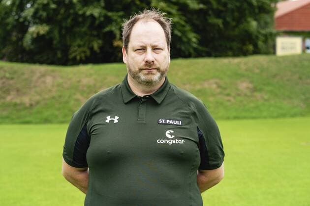 Kit manager Andreas Kreft St Pauli 05 07 18 Hamburg Team photo opportunity FC St Pauli