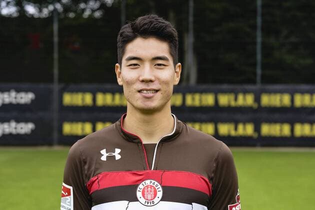 Yi Young Park St Pauli 05 07 18 Hamburg Team photo opportunity FC St Pauli