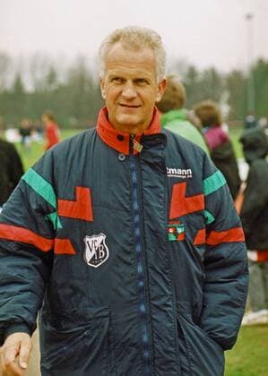 From friendly match Hannover 96 VfB Leipzig on 05 02 1994 in Nordstemmen near Hannover In the photo VfB coach Bernd Stange