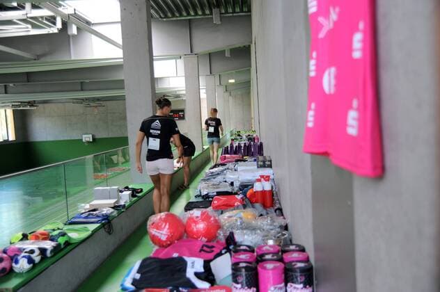 Tombola prizes TusSies Metzingen Handball league match Preparation 08 07 2018 Photo TBaur Eibner 2 TusSies Metzingen Summer Festival Metzingen Copyright: xEIBNER TobiasxBaurx EP_TBR