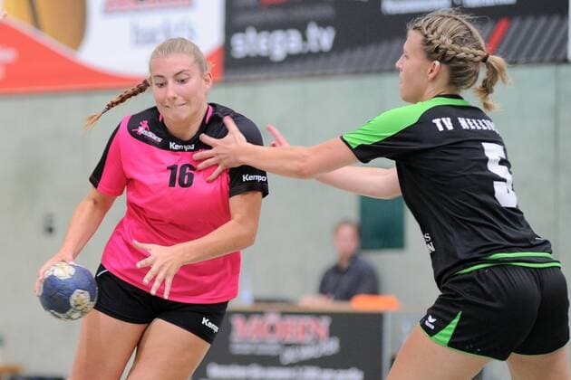 Match TusSies Metzingen 2 against the Swabians Hornets Nellingen 2 Saskia Wagner TusSies Metzingen II 16 against Alicia Kiedaisch Swabia Hornets Nellingen II 5 TusSies Metzingen Handball League match Preparation 08 07 2018 Photo TBaur Eibner 2 TusSies Metzingen Summer Party Metzingen Copyright: xEIBNER TobiasxBaurx EP_TBR