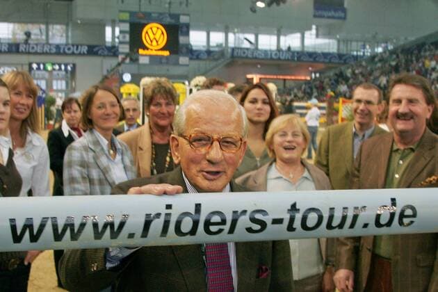 Hans-Guenter Winkler im Parcour der German Classics (Riders Tour 2006) in Hannover am 28.10.2006. *** Hans Guenter Winkler in the course of the German Classics Riders Tour 2006 in Hanover on 28 10 2006