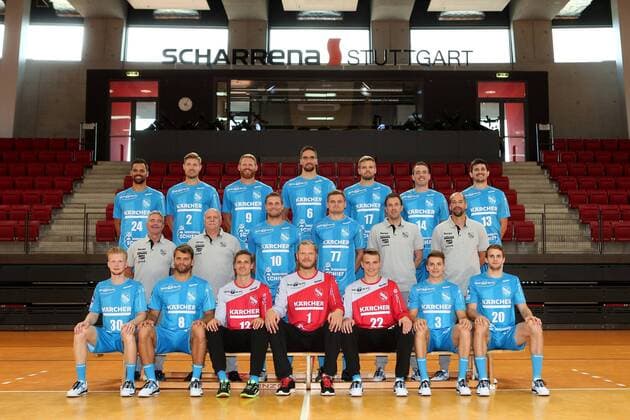 TVB 1898 Stuttgart 1 Handball Bundesliga Portraettermin 2018 2019 Team photo Back row from left Lukas von Deschwanden 24 Tobias Schimmelbauer 2 Manuel Spaeth 9 Dominik Weiss 6 Samuel Roethlisberger 17 Simon Baumgarten 14 Robert Markotic 13 Middle row from left to right Supervisor Herbert Stadler Supervisor Klaus Schebek Michael Kraus 10 David Schmidt 77 Physio Frank Jakschitz Coach Juergen Schweikardt Front row from left Sascha Pfattheicher 30 Michael Schweikardt 8 Jonas Maier 12 Johannes Bitter 1 Nick Lehmann 22 Max Haefner 3 Florian Burmeister 20 Coaches are missing Karsten Schaefer and Bobby Schagen 7 TVB 1898 Stuttgart 1 Handball Bundesliga Portraettermin 2018 2019 Stuttgart Copyright: xEIBNER HarryxLangerx EP_HLR