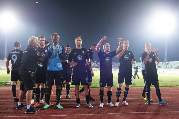 180710 Carlos Strandberg Rasmus Bengtsson and Oscar Lewicki of Malmö FF recognize the fans and celebrate after winning the UEFA Champions League qualifying match between FC Drita and Malmö FF on July 10, 2018 in Pristina Photo Ludvig Thunman BILDBYRAN Code LT 92086  Copyright: LUDVIGxTHUNMAN BB180710LT077