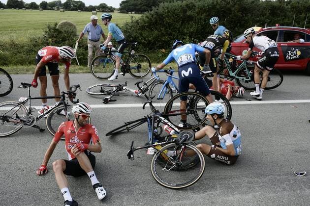 Sport Themen der Woche KW28 Sport Bilder des Tages SARZEAU, FRANCE - JULY 10 : crash VANENDERT Jelle (BEL) of Lotto Soudal during stage 4 of the 105th edition of the 2018 Tour de France cycling race, a stage of 195 kms between La Baule and Sarzeau on July 10, 2018 in Sarzeau, France, 10 07 18 CYCLISME : Tour de France - Etape 4 - La Baule Sarzeau - 10 07 2018 PhotoNews Panoramic  1564646