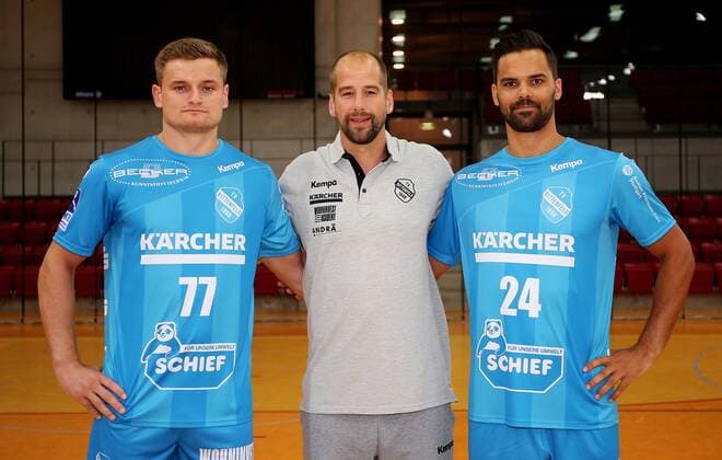 BAU 10 07 2018 Stuttgart Handball TVB 1898 Stuttgart Photo session New arrivals v l David Schmidt Coach Jürgen Schweikardt Lukas von Deschwanden