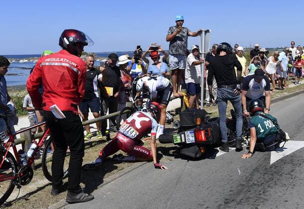 QUIMPER, FRANCE - JULY 11 : crash KISERLOVSKI Robert of Team Katusha - Alpecin & MOSCON Gianni of Team Sky during stage 5 of the 105th edition of the 2018 Tour de France cycling race, a stage of 204.5 kms between Lorient and Quimper on July 11, 2018 in Quimper, France, 11 07 2018 CYCLISME : Tour de France - Etape 5 - Lorient Quimper - 11 07 2018 PhotoNews Panoramic 