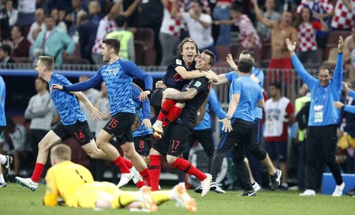 WM 2018, Kroatien - England England vs Croatia MOSCOU, MO - 11.07.2018: ENGLAND VS CROATIA - Luka MODRIC and Mario MANDZUKIC of Croatia celebrate the qualification for the final during England to Croatia match, valid for the semi-finals of the 2018 World Cup held at the Luzhniki Stadium in Moscow, Russia. (Photo: Rodolfo Buhrer La Imagem Fotoarena) x1565860x  RodolfoxBuhrer