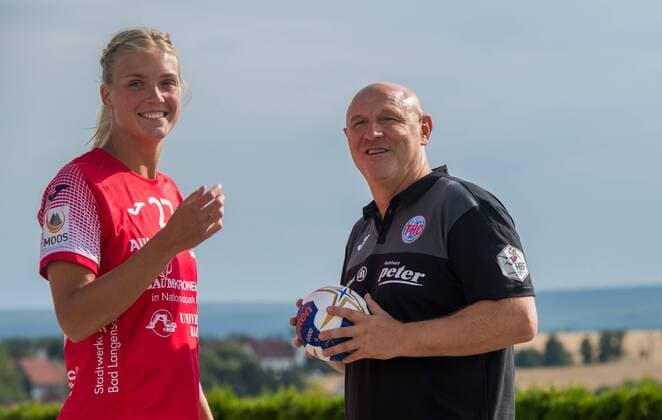 11 07 2018 Mühlhausen Handball Bundesliga Women Season 2018 2019 v l Anne Hubinger 27 Thueringer HC and coach Herbert Müller 99 Thueringer HC action