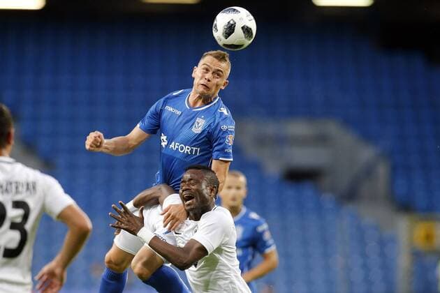 12.07.2018 POZNAN, UL. BULGARSKA PILKA NOZNA (FOOTBALL), 1 RUNDY ELIMINACJI DO LIGI EUROPY (UEFA EUROPA LEAGUE , FIRST QUALIFYING ROUND) MECZ (GAME) LECH POZNAN - GANDZASAR KAPAN NZ. (L) MACIEJ GAJOS , (P) ALEX JUNIOR FOTO JAKUB PIASECKI CYFRASPORT NEWSPIX.PL --- Newspix.pl  20180712CSJP3037