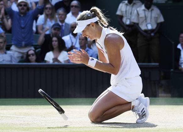 Sport Themen der Woche KW28 Sport Bilder des Tages KERBER Angelique GER Siegerin gegen WILLIAMS Serena im Finale der Frauen All England Championships Wimbledon 2018 14.Juli 2018 in Wimbledon *** KERBER Angelique GER Winner against WILLIAMS Serena in Womens Final All England Wimbledon Championships 2018 14 July 2018 at Wimbledon 