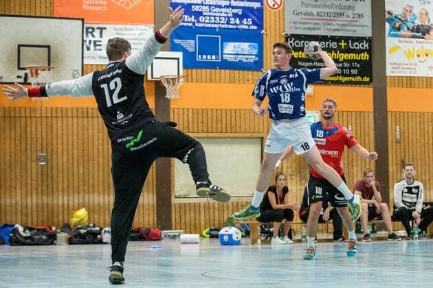Yannick Fraatz 18 Bergischer HC at throw HSG Gevelsberg Silschede vs Bergischer HC Handball Test match 14 07 18 Gevelsberg NRW Germany Halle Gevelsberg West Copyright: xdnet_cdnx