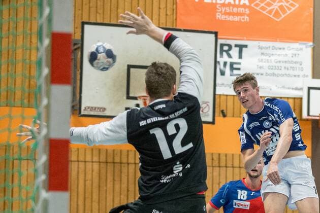 Yannick Fraatz 18 Bergischer HC at throw HSG Gevelsberg Silschede vs Bergischer HC Handball Test match 14 07 18 Gevelsberg NRW Germany Halle Gevelsberg West Copyright: xdnet_cdnx