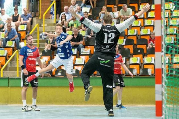 Hendrick Stock 15 Bergischer HC at throw HSG Gevelsberg Silschede vs Bergischer HC Handball Test match 14 07 18 Gevelsberg NRW Germany Halle Gevelsberg West Copyright: xdnet_cdnx