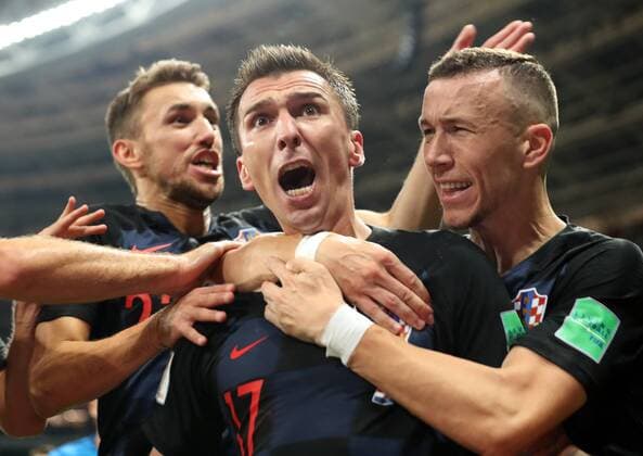 (180715) -- BEIJING, July 15, 2018 -- Mario Mandzukic (C) of Croatia celebrates scoring with teammates during the 2018 FIFA World Cup WM Weltmeisterschaft Fussball semi-final match between England and Croatia in Moscow, Russia, July 11, 2018. ) XINHUA PHOTO WEEKLY CHOICES (CN) CaoxCan 